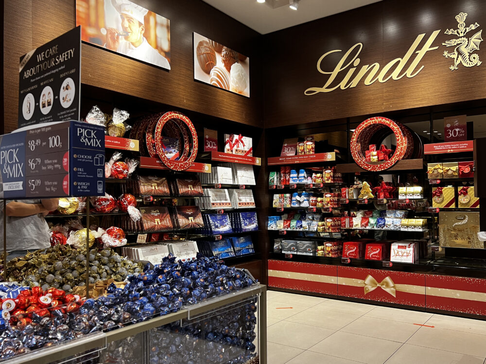 Filiale von Lindt mit vielen unterschiedlichen Schokoladen