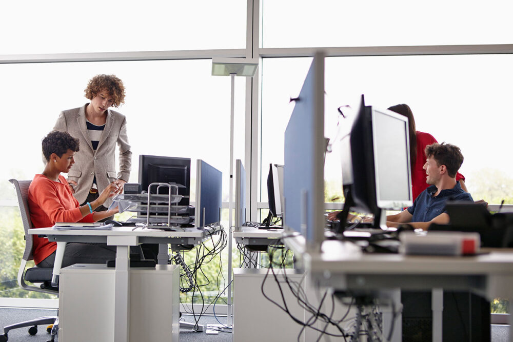Büro mit Trennwänden zum Schallschutz