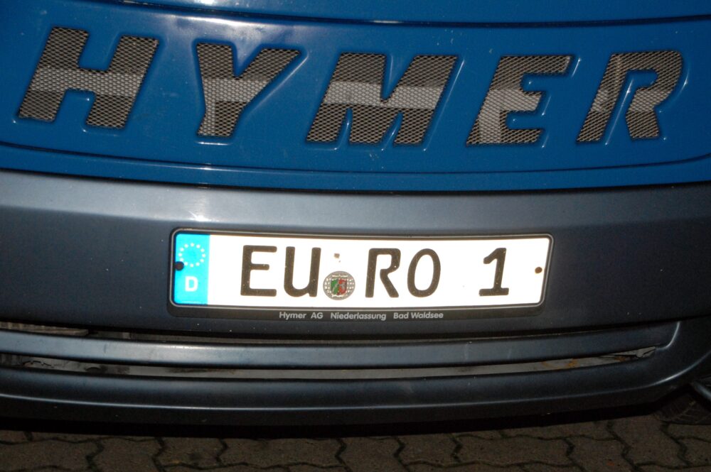 Hymer Logo mit einem Kennzeichen Eu-Ro1