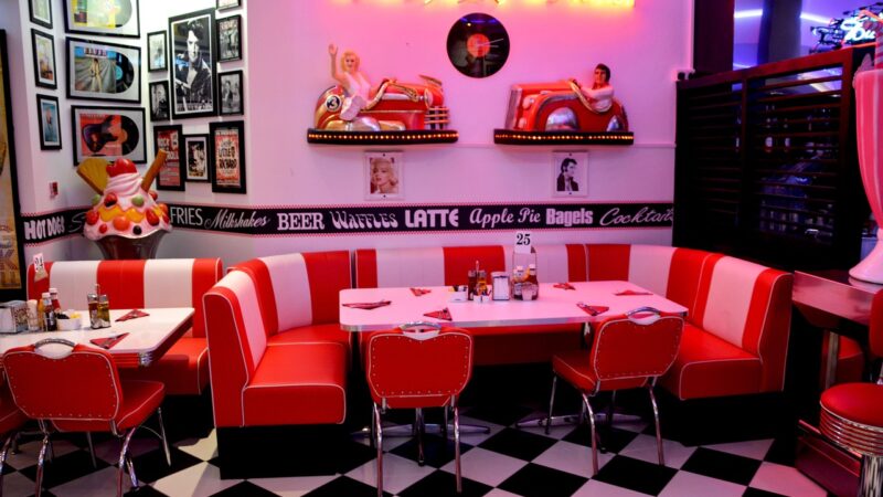 Ein verlassenes Diner-Restaurant steht sinnbildlich für die Insolvenz des Hard Rock Café in Innsbruck – Foto: terimakasih0 / Pixabay
